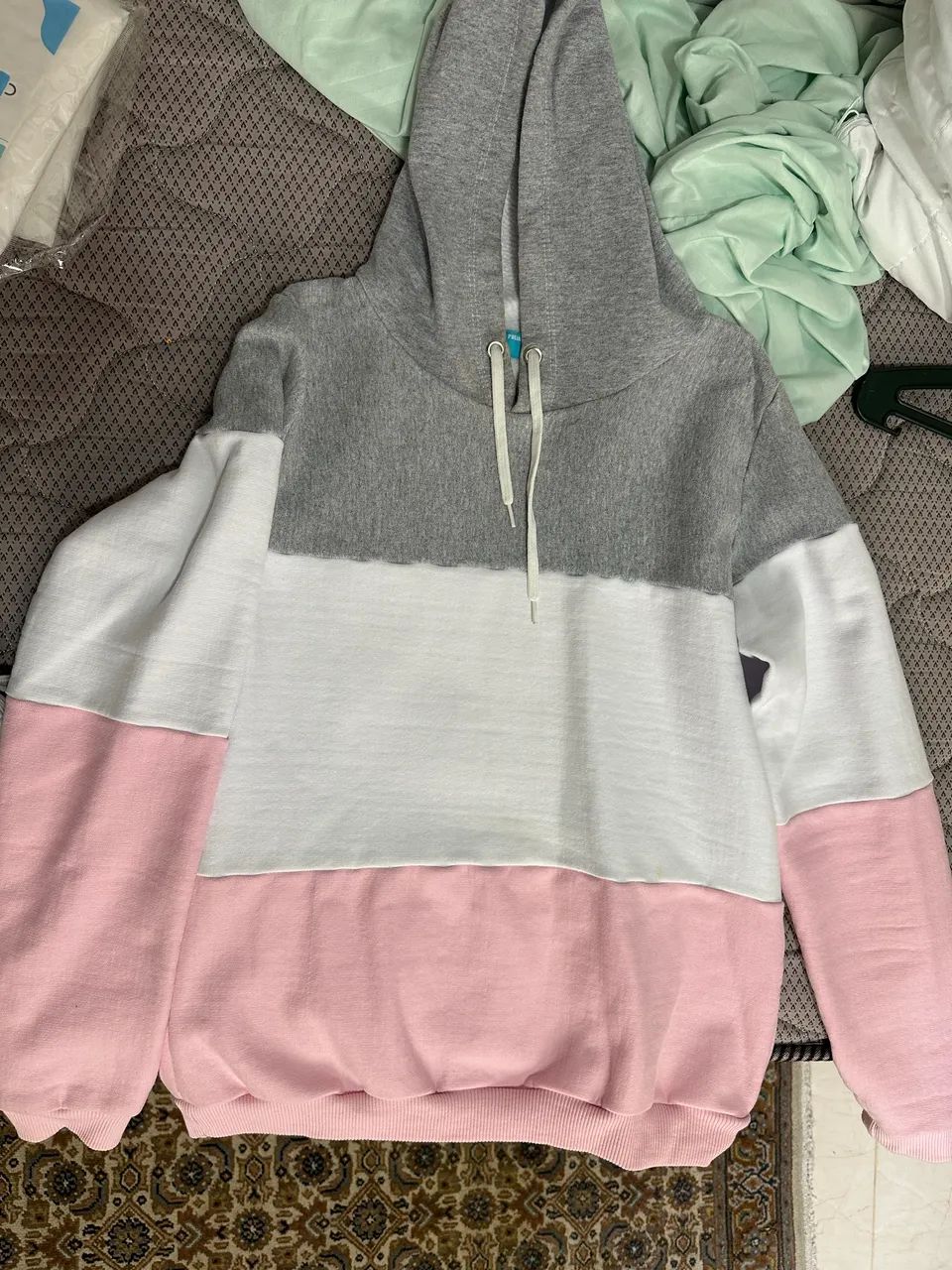 Moletom rosa e branco com capuz feminino - Foto 2