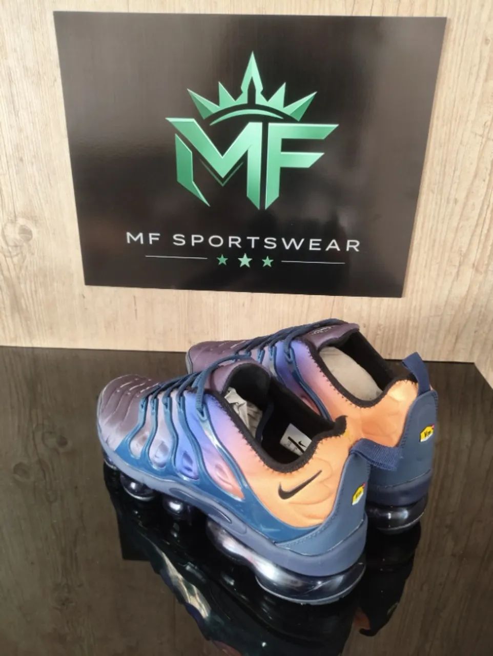 VaporMax Plus azul, laranja e roxo - novo