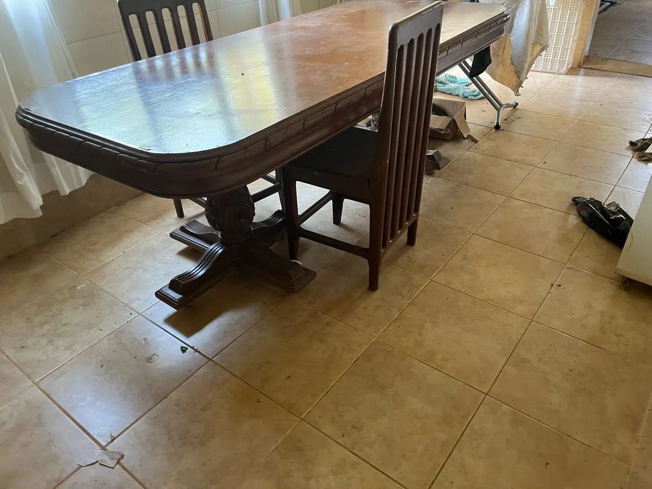 Mesa madeira de lei com 6 cadeiras 