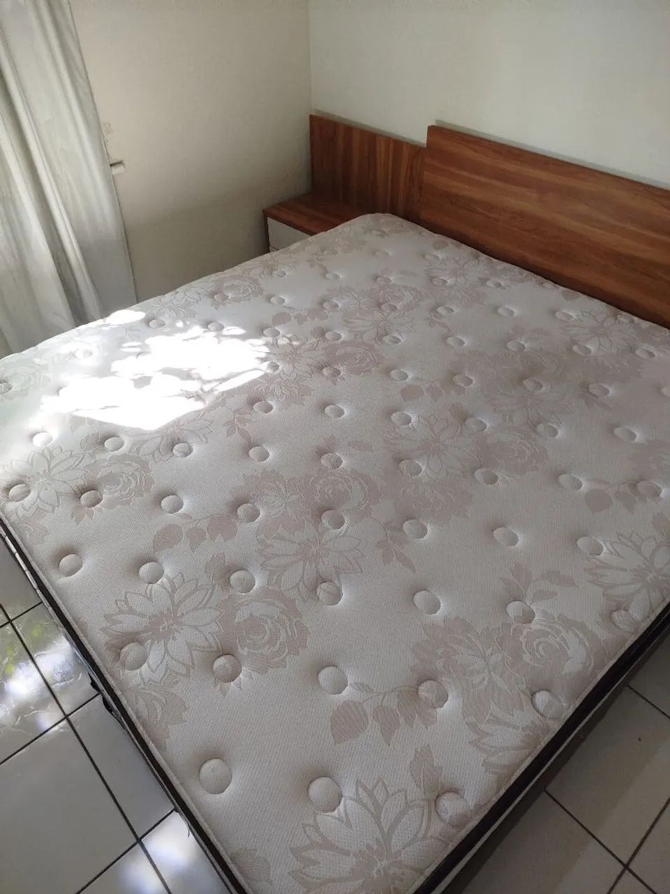 Cama king size com cabeceira  - Foto 4
