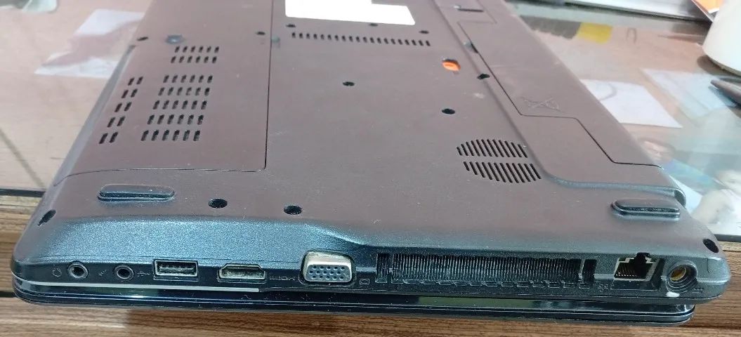 Notebook Acer E1-531-2606. Defeito na tela mas dá pra usar. - Foto 6