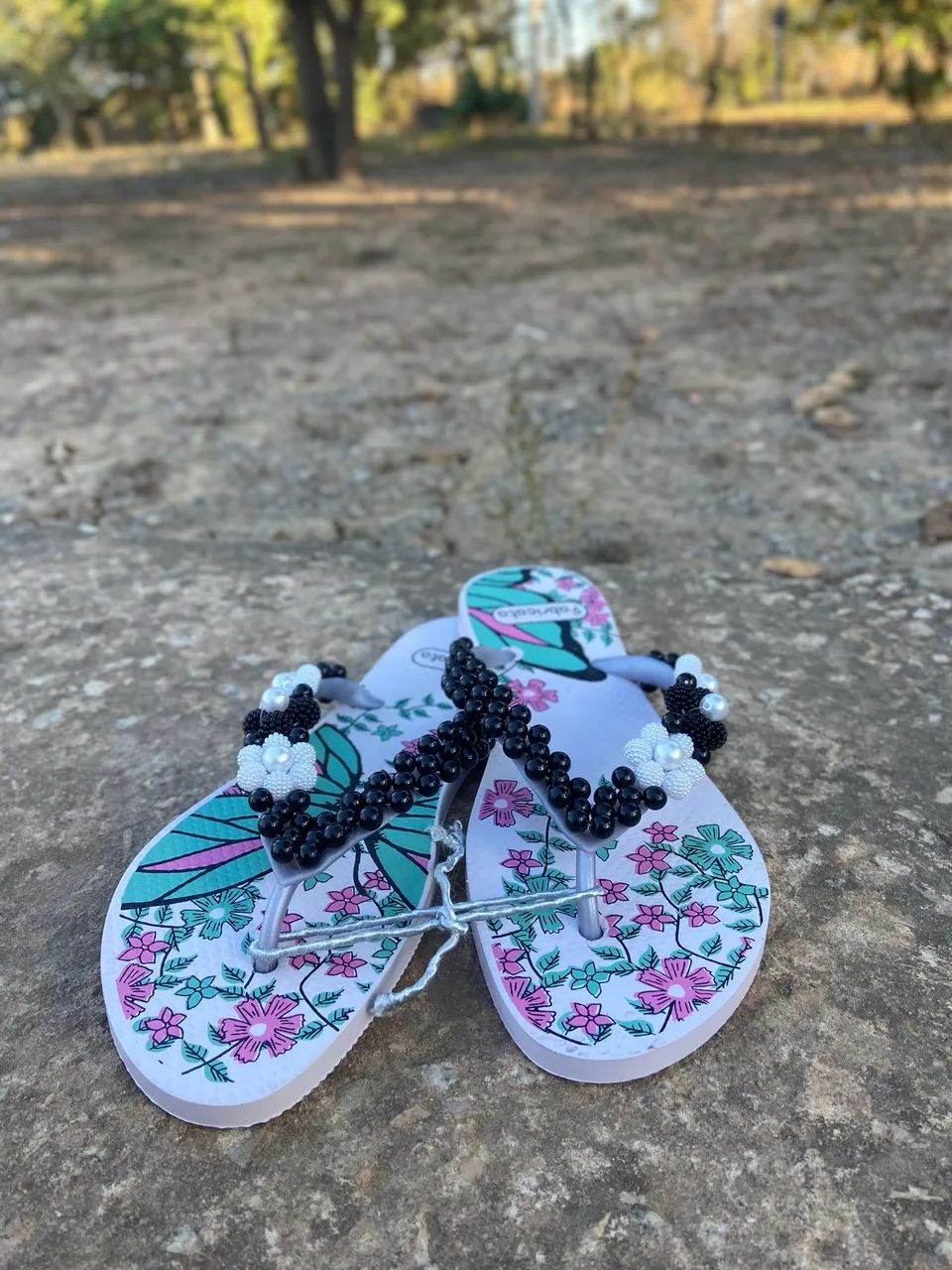 Chinelo bordado