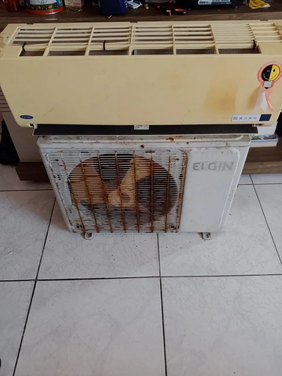Ar condicionado 9mil btus. Funciona perfeitamente! 