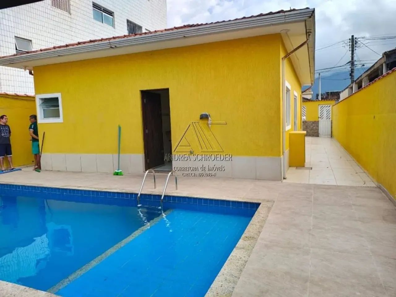 Oportunidade incrível! Casa com excelente piscina sendo 03 dormitórios, Sendo um grande do - Foto 2