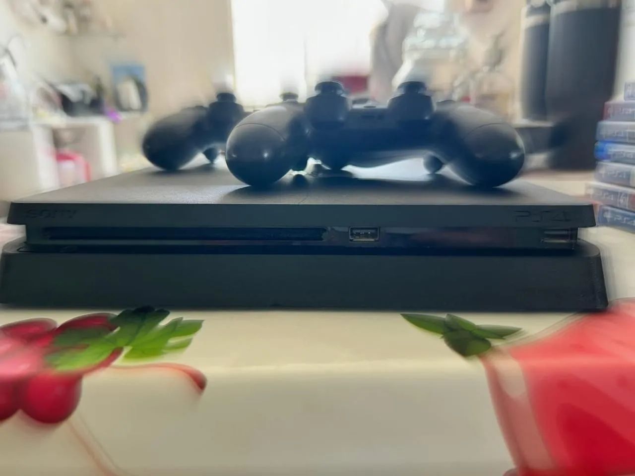 Playstation 4 com dois controles e sete jogos