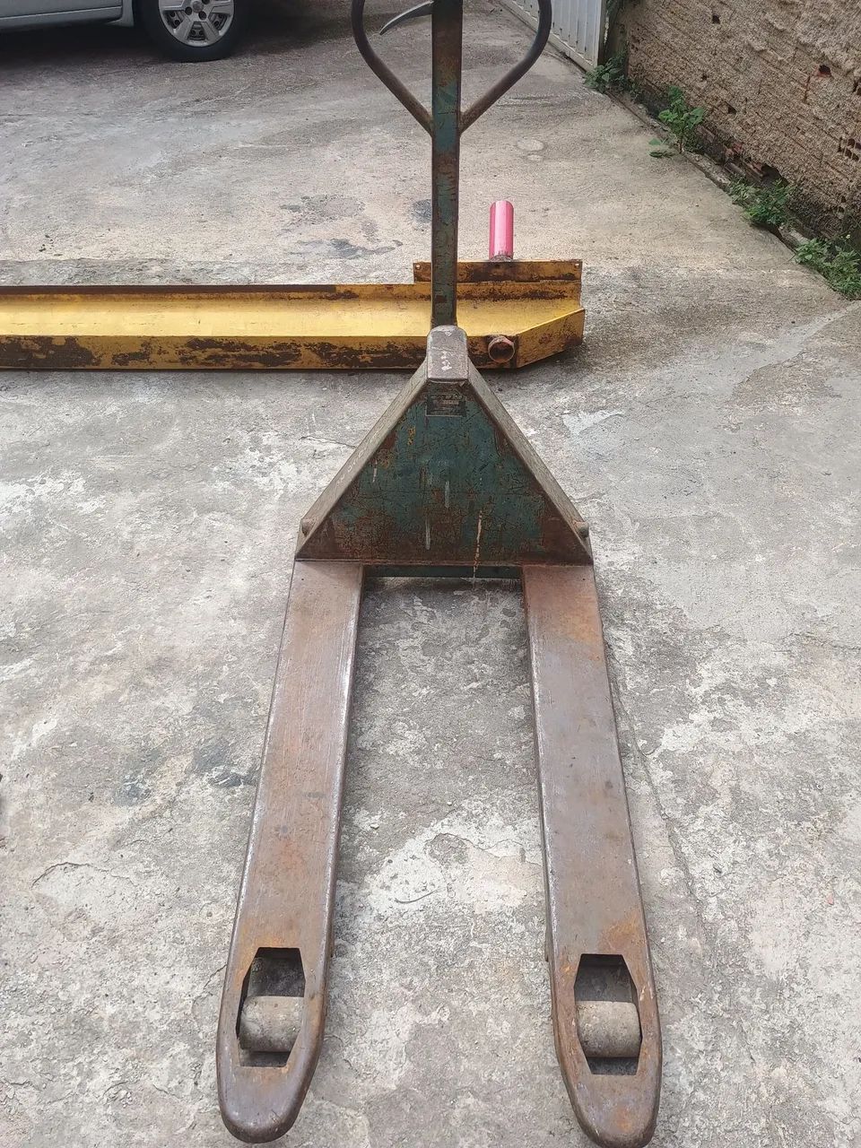 Paleteira cap. 2000 kg , hidráulico funcionando normalmente. - Foto 2
