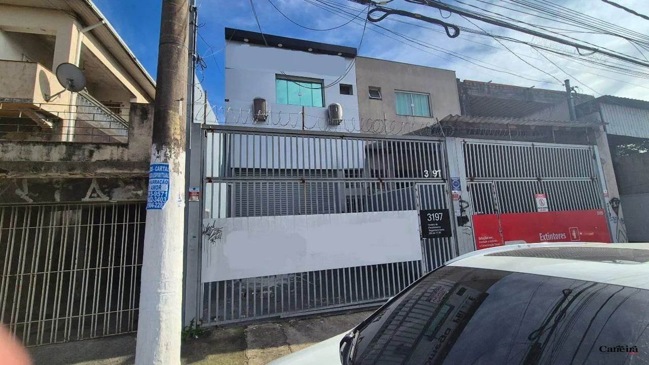 Prédio comercial na Av. Lider