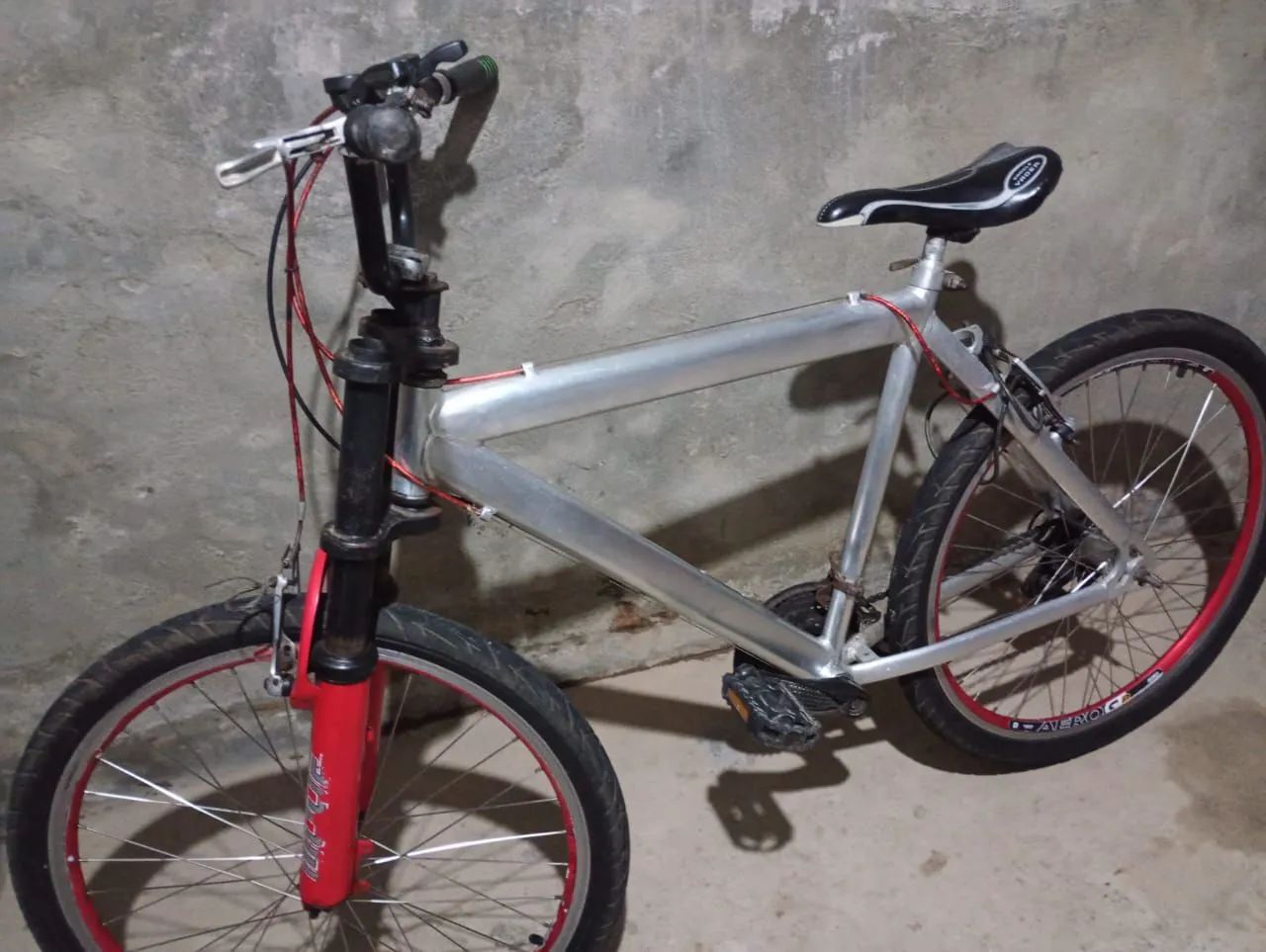 Vendo uma baik aro 26 de alumínio  - Foto 4