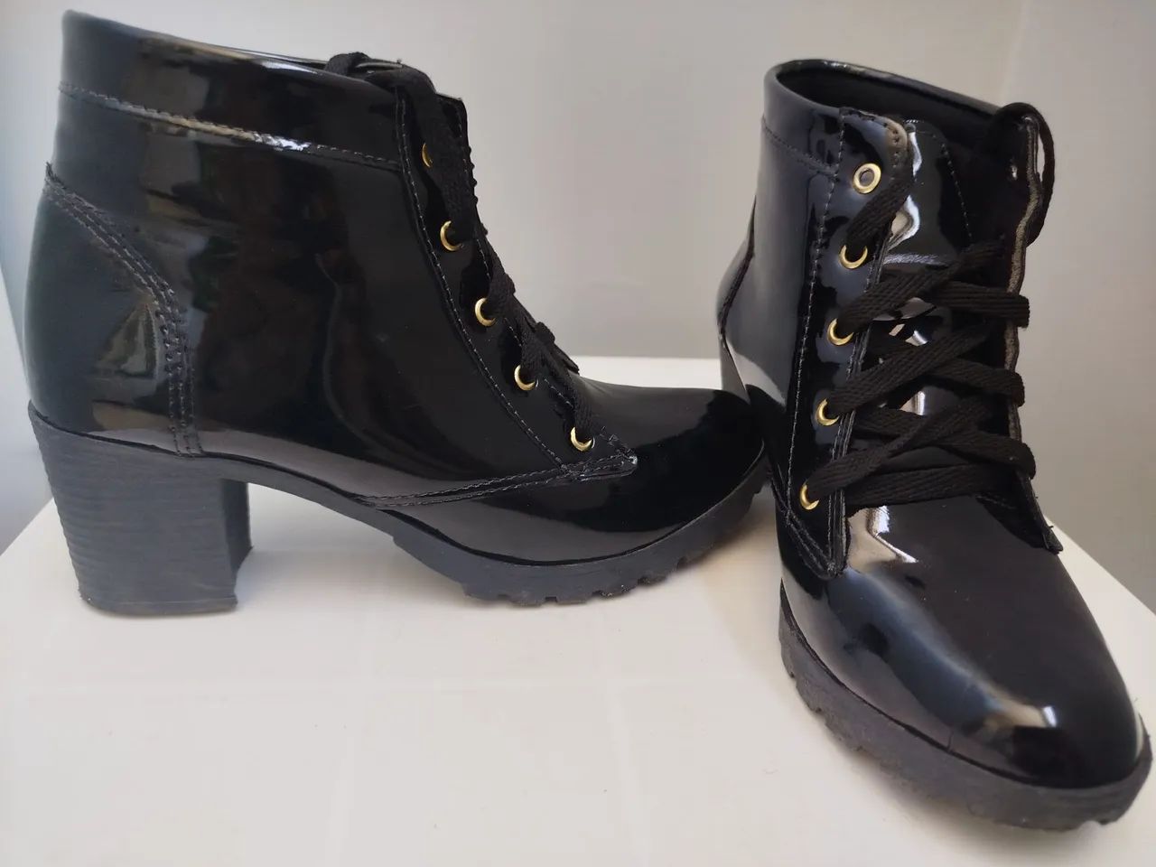 Bota/Coturno em verniz 