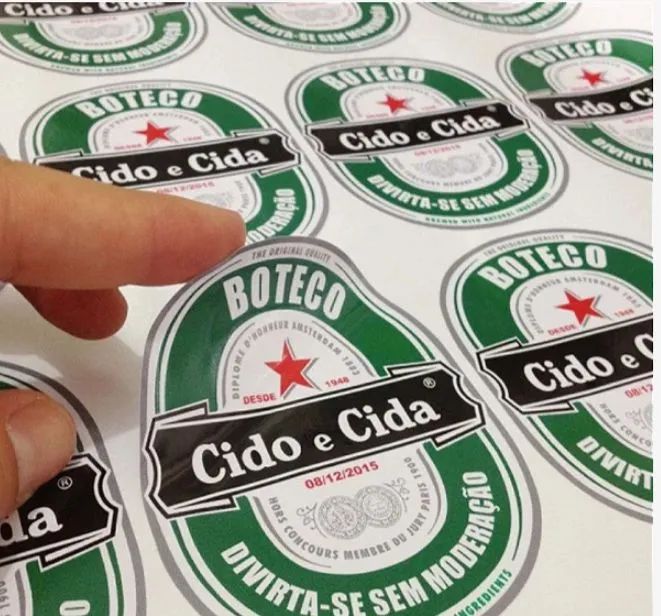 Adesivo de vinil com recorte personalizado
