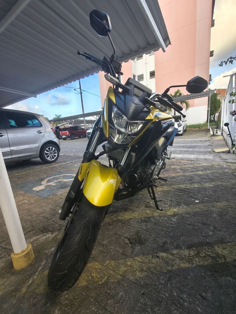 CB 300F dourada  - Foto 3