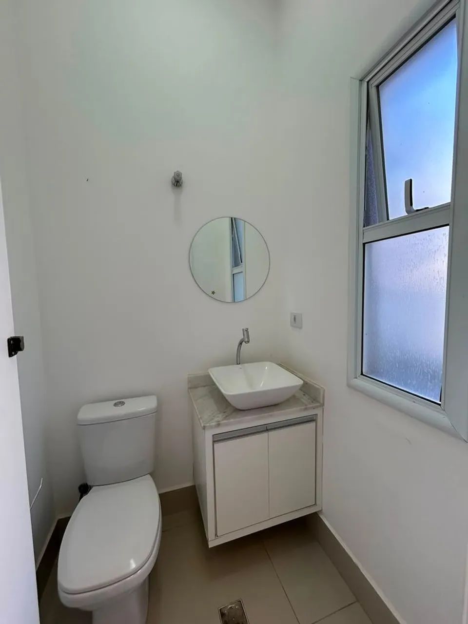 Casa Completa com Lareira, Churrasqueira e 4 Vagas de Garagem - Foto 5