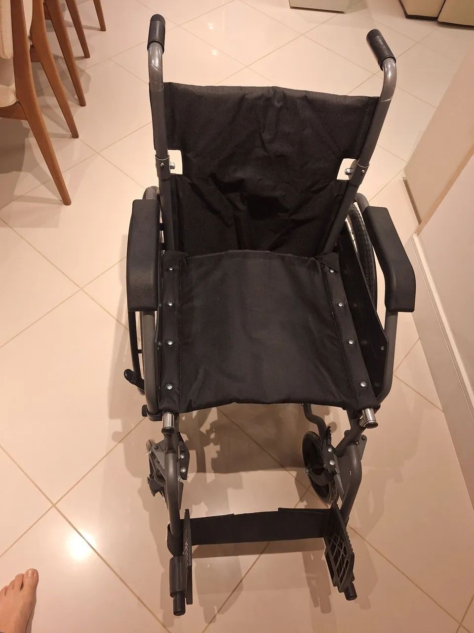 EQUIPAMENTOS MÉDICO - CADEIRA DE RODAS  - Foto 3
