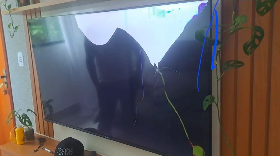 TV Hisense 58 polegadas 4K. <br>A tela está quebrada (painel  - Foto 3