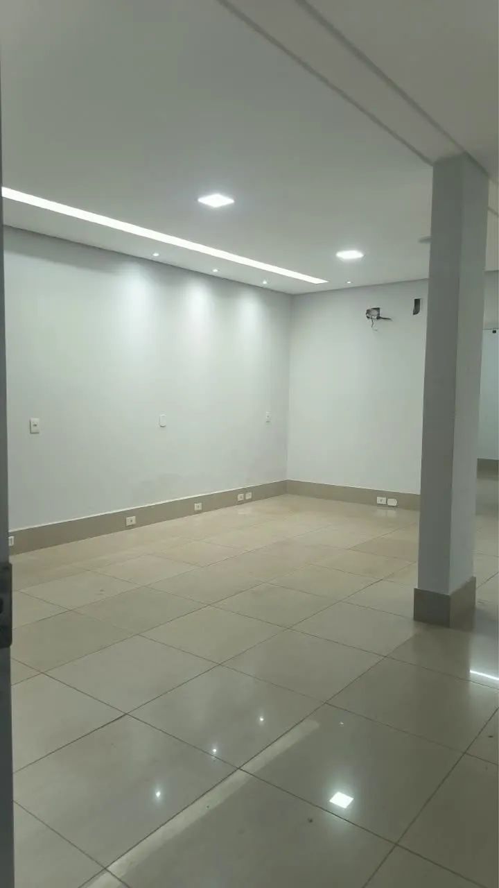 Aluga-se uma sala comercial 
