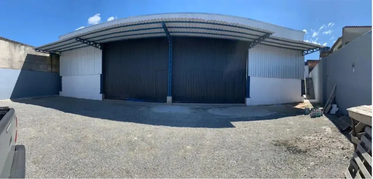 Galpão com 400m², 200m² ADM e Pátio em Jardim Tropical - Serra/ES