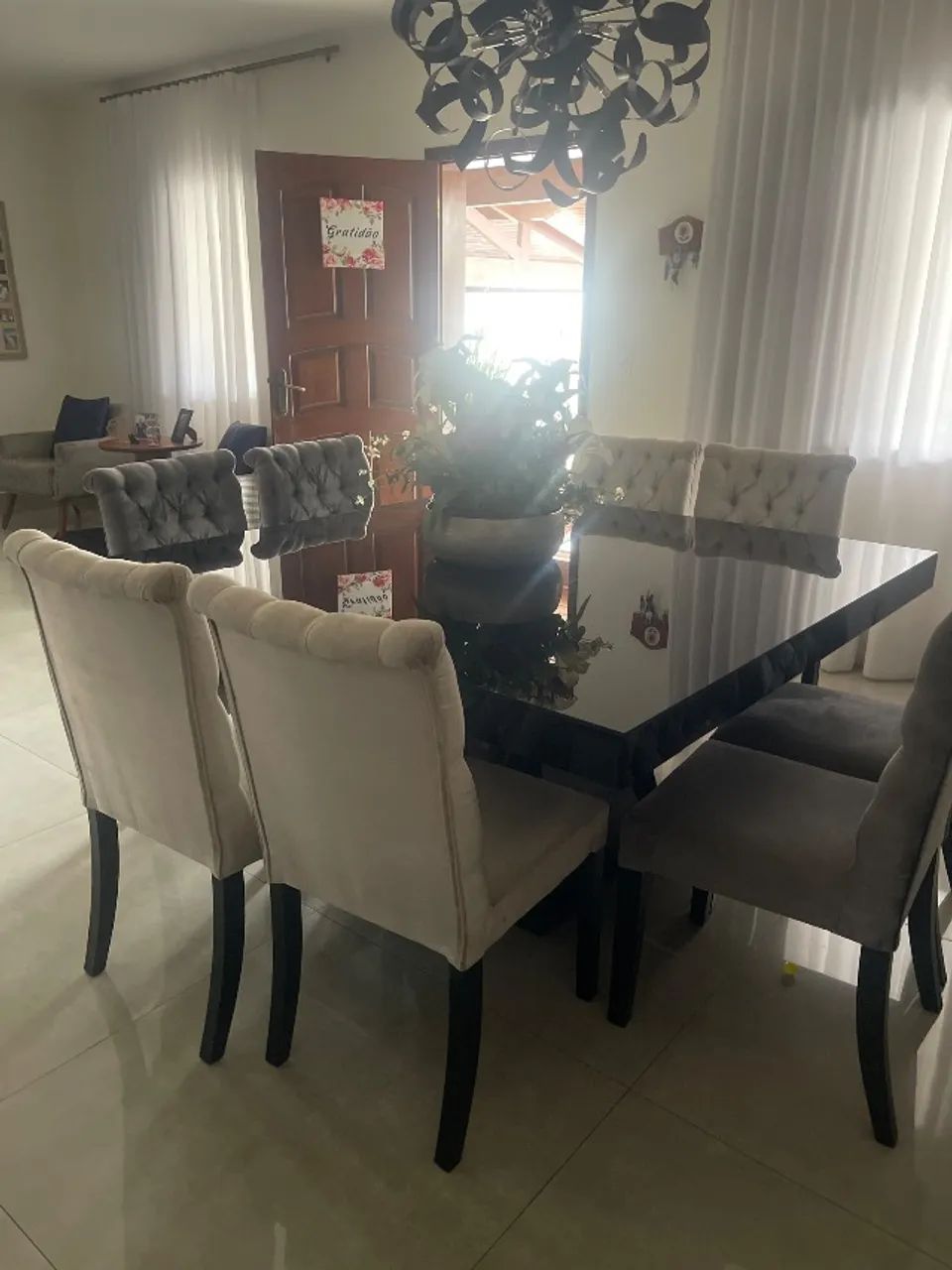 Mesa quadrada preta jantar com 8 cadeiras