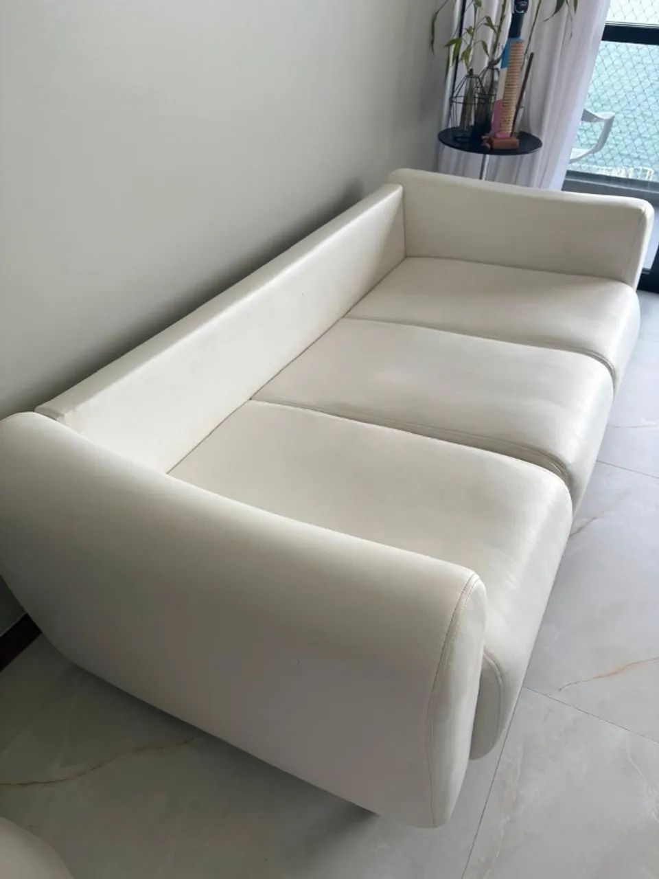 Sofá De Couro Branco 3 Lugares Confortável (Usado) - Foto 5
