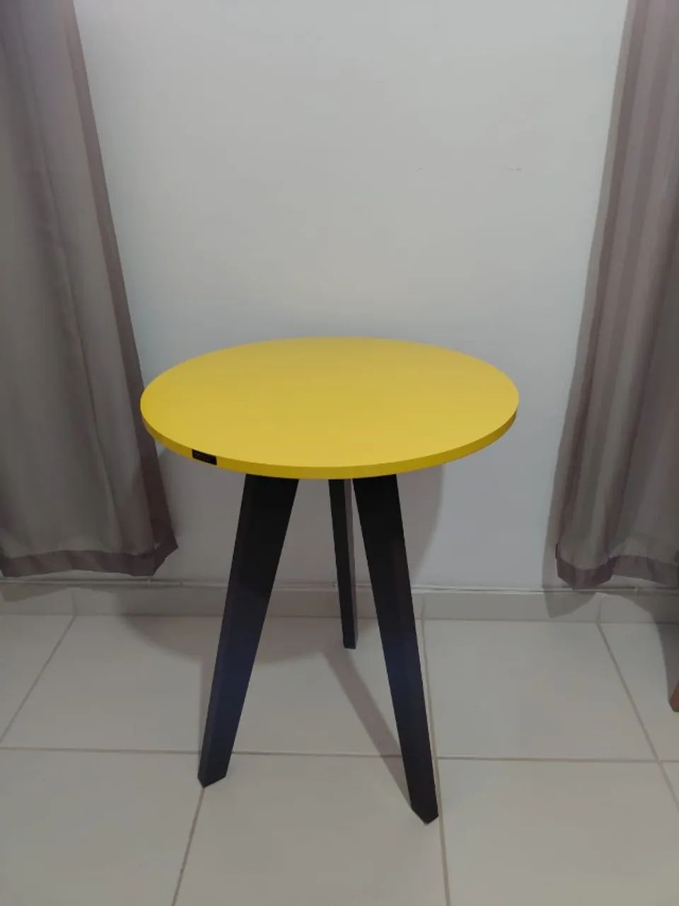 Mesa de centro amarela - Foto 2