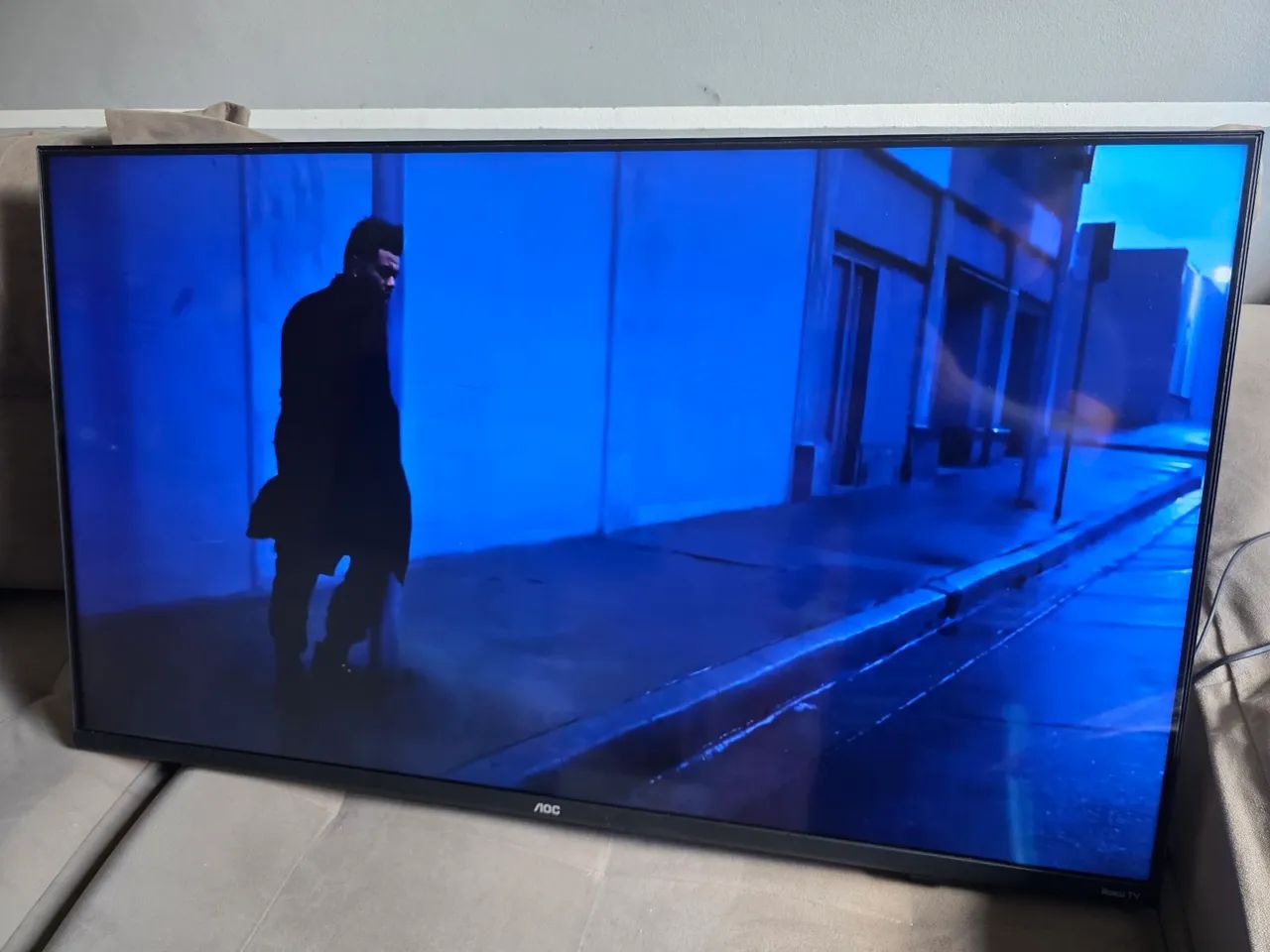 TV 43 Polegadas Smart AOC Roku TV - Foto 4