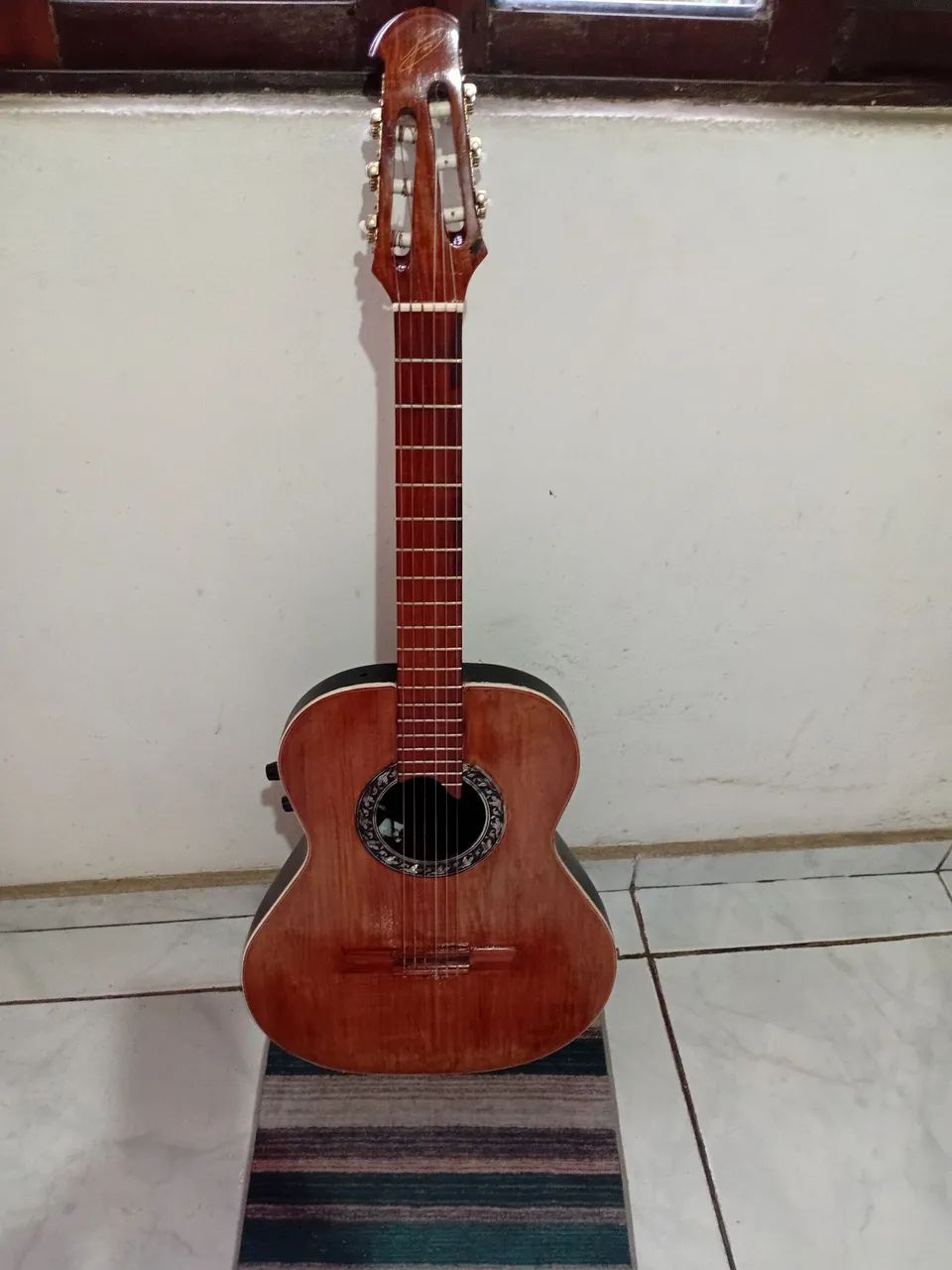 Violão febertone. 