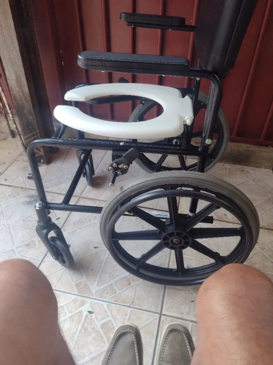 Cadeira de banho com rodas nova