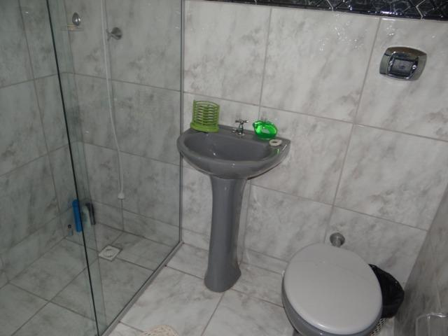 Lindo sobrado, 04 dormitórios, 03 banheiros, terreno todo murado - Foto 11