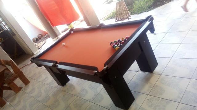 Mesa com 4 Pés Laterais Cor Preta Tecido Laranja e Borda Preta Mod. TNPC7887