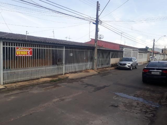Vd casa 2 quartos, com casa de fundos de 1 quarto, R$ 210 mil aceito financiamento - Foto 2