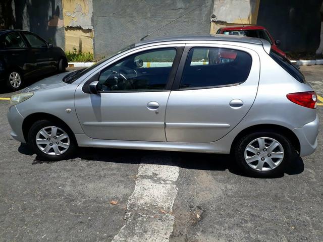 Peugoet 207 2013 completo excelente - Foto 4