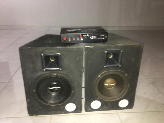 Amplificador + 2 caixas com alto-falantes 10 polegadas