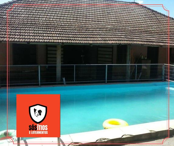 Sítio em condomínio com piscina!