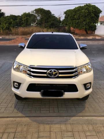 Toyota Hilux SRV 4x4, diesel, automática, 17/17, branca