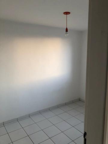Vendo Apartamento no Cond. Vivendas Parnamirim com garagem coberta no 2º andar - Foto 5