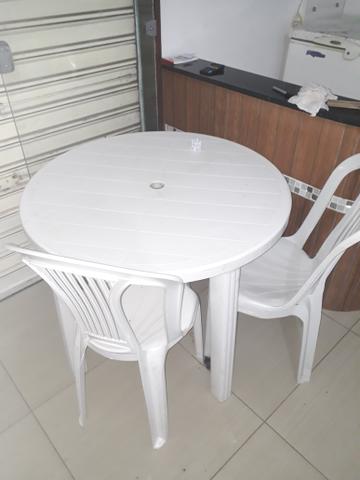 Vendo mini system e 3 freezes e 15 mesas 10 quadradas e 5 redondas - Foto 4
