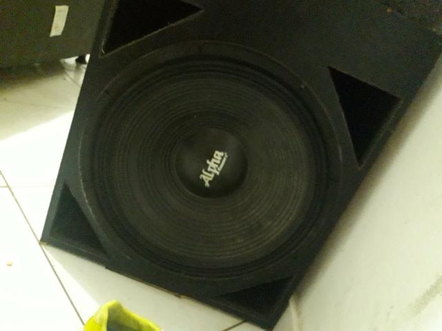 Vendo alto falante de 18 da alpha 400$ reais - Foto 2