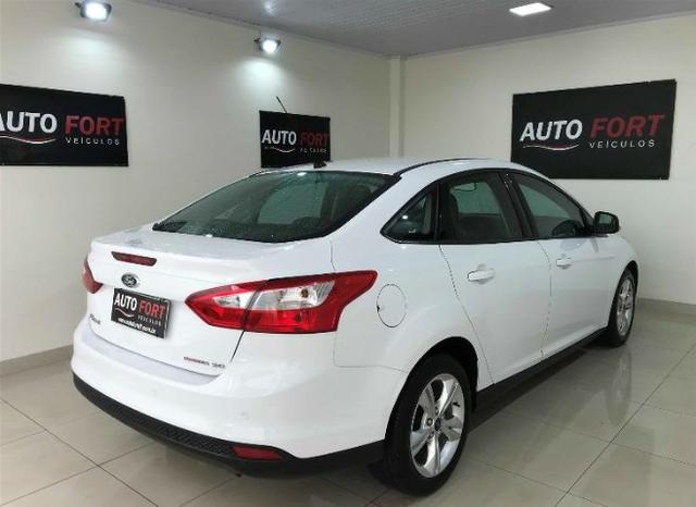 Focus Sedan SE 2.0 16V PowerShift (Aut) - Foto 4