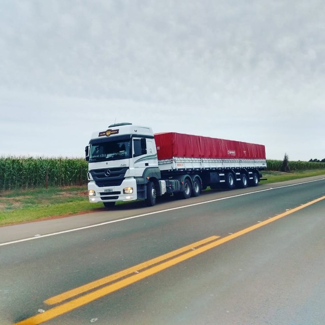 CAMINHÃO MERCEDES BENZ