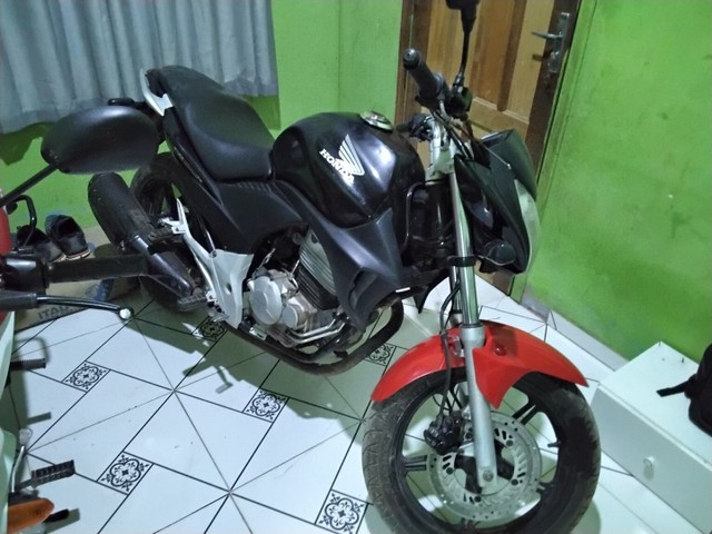 MOTO CB 300