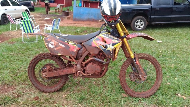 MOTO SUZUKI RM125 2000 COM MOTOR HONDA 200 DA STRADA  COM NF DA MOTO E MOTOR 