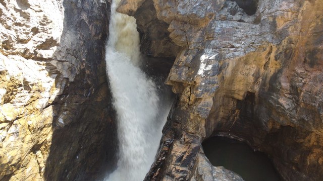 32 hectares com cachoeira  - Foto 4