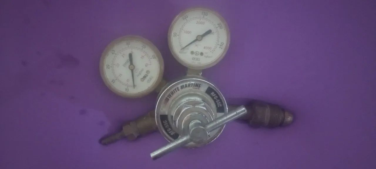 Registro/regulador de pressão para cilindro