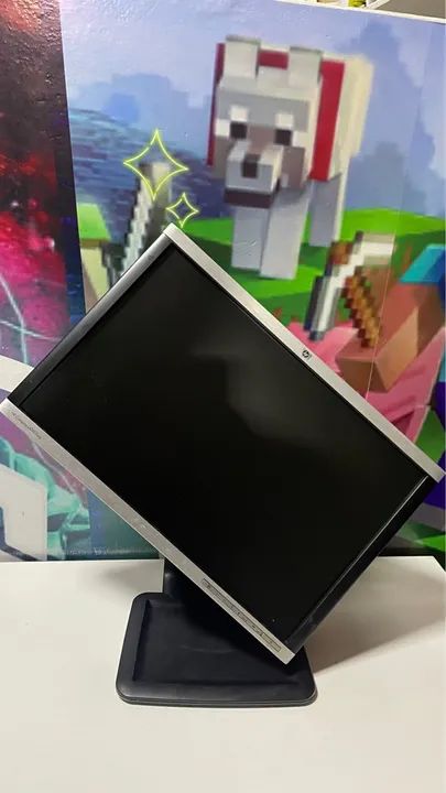 Monitor HP com tela giratória ,ajuste de altura acompanha os cabos