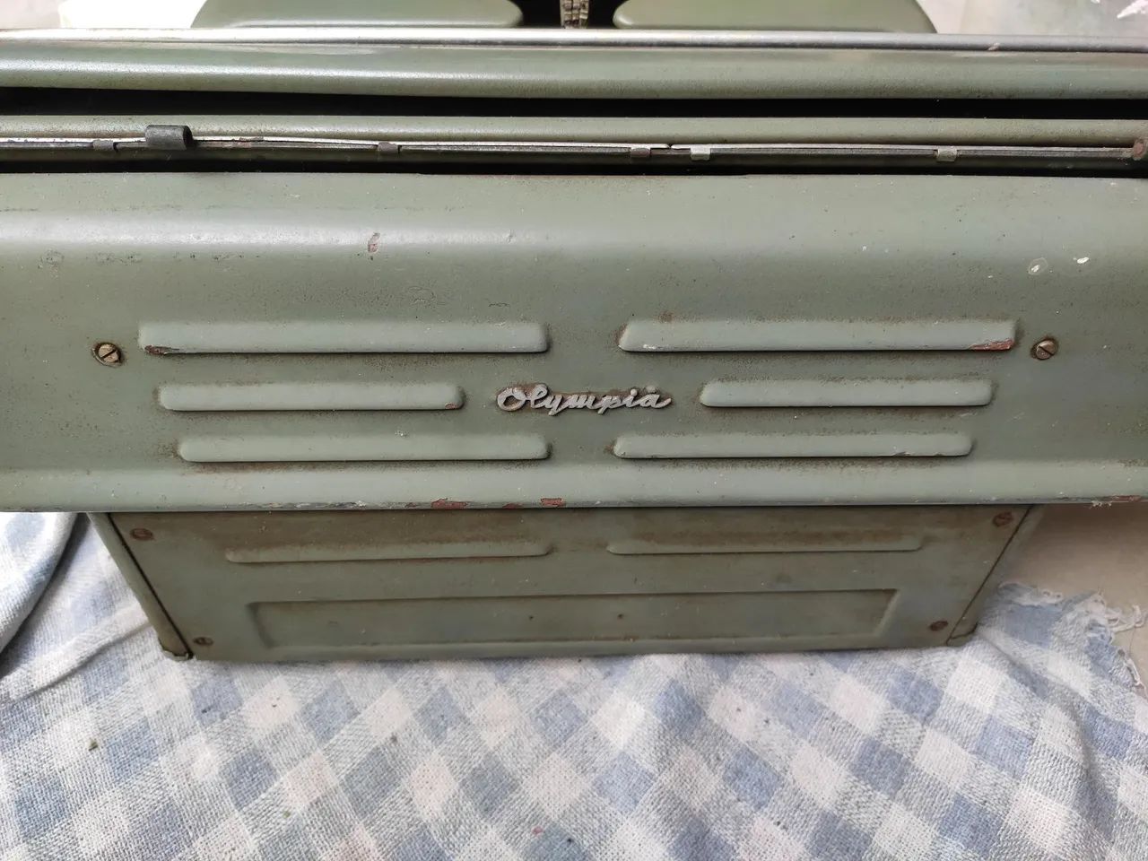 Máquina de escrever Olympia64661944129794121