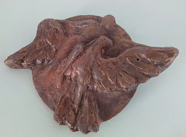 Escultura de parede em bronze (assinada)