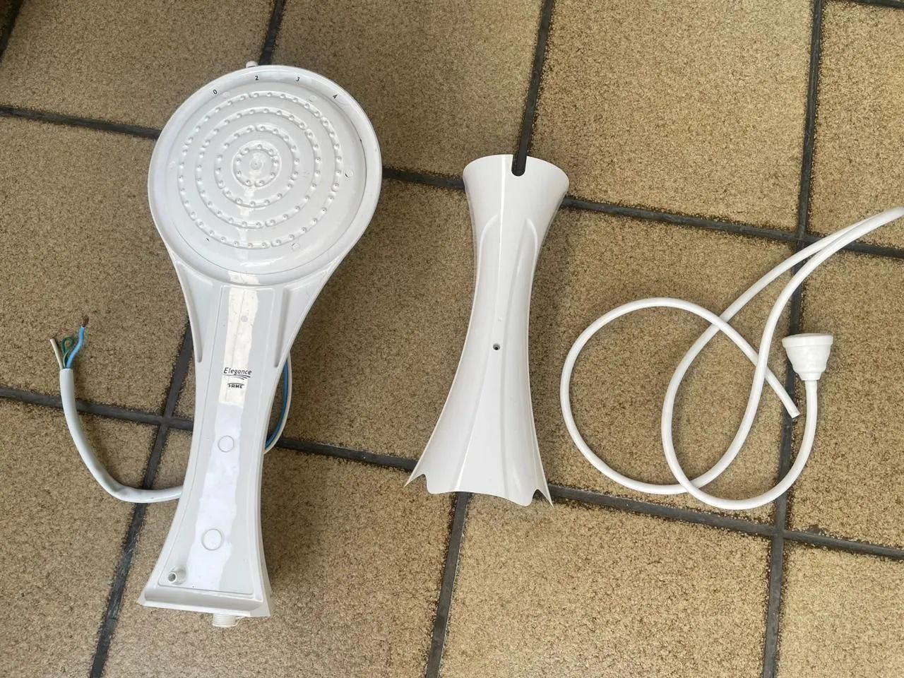 Chuveiro Farme Elegante 4 temperaturas Branco 