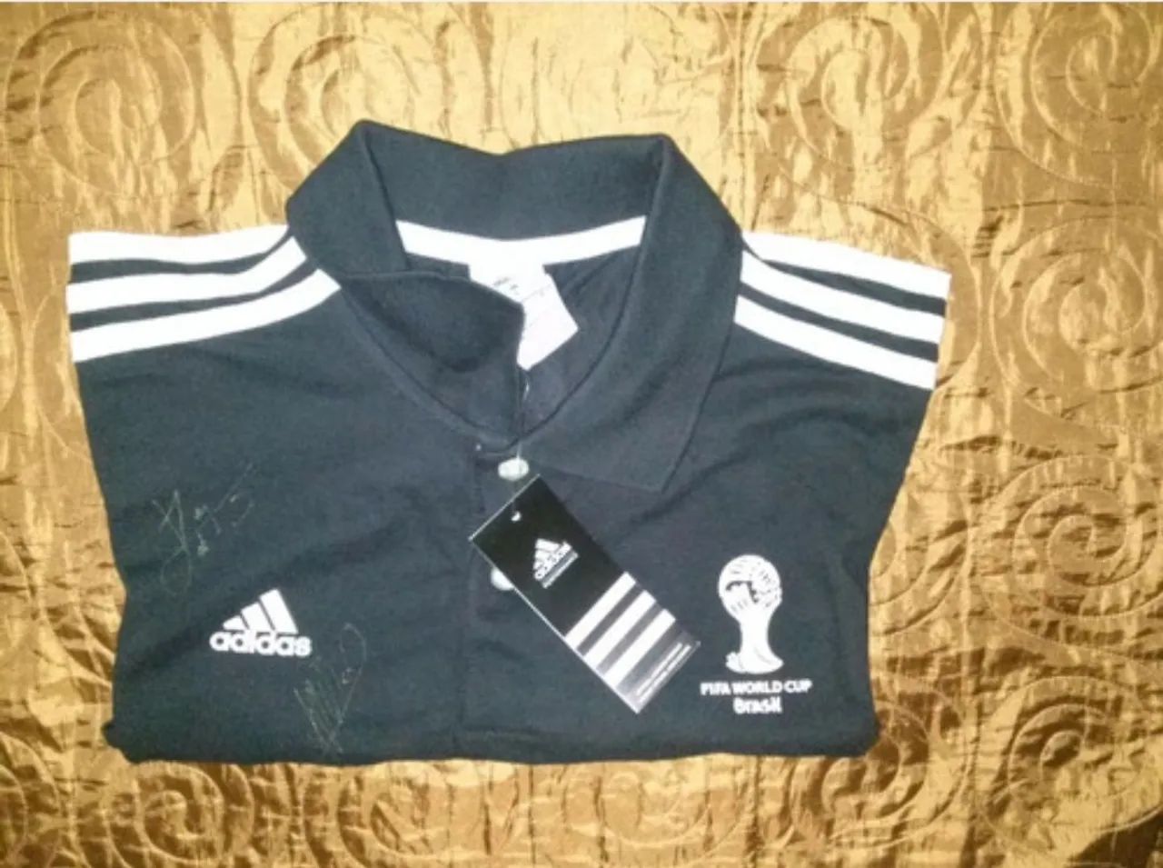 CAMISA ORIGINAL DA ORGANIZAÇÃO DA COPA 2014 NO BRASIL AUTOGRAFADA POR MESSI E DI MARIA. - Foto 4