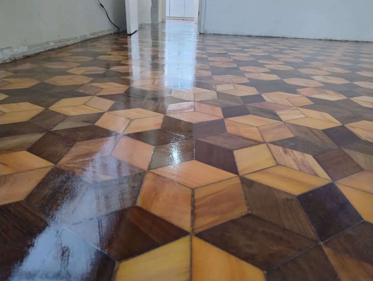 Restauração de pisos em madeira tacos assoalhos parquets e decks - Foto 3