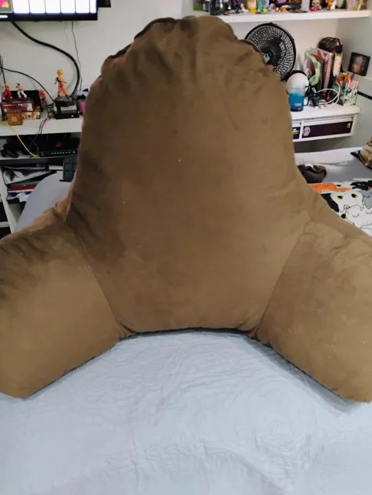 Puff encosto ortopédico marrom