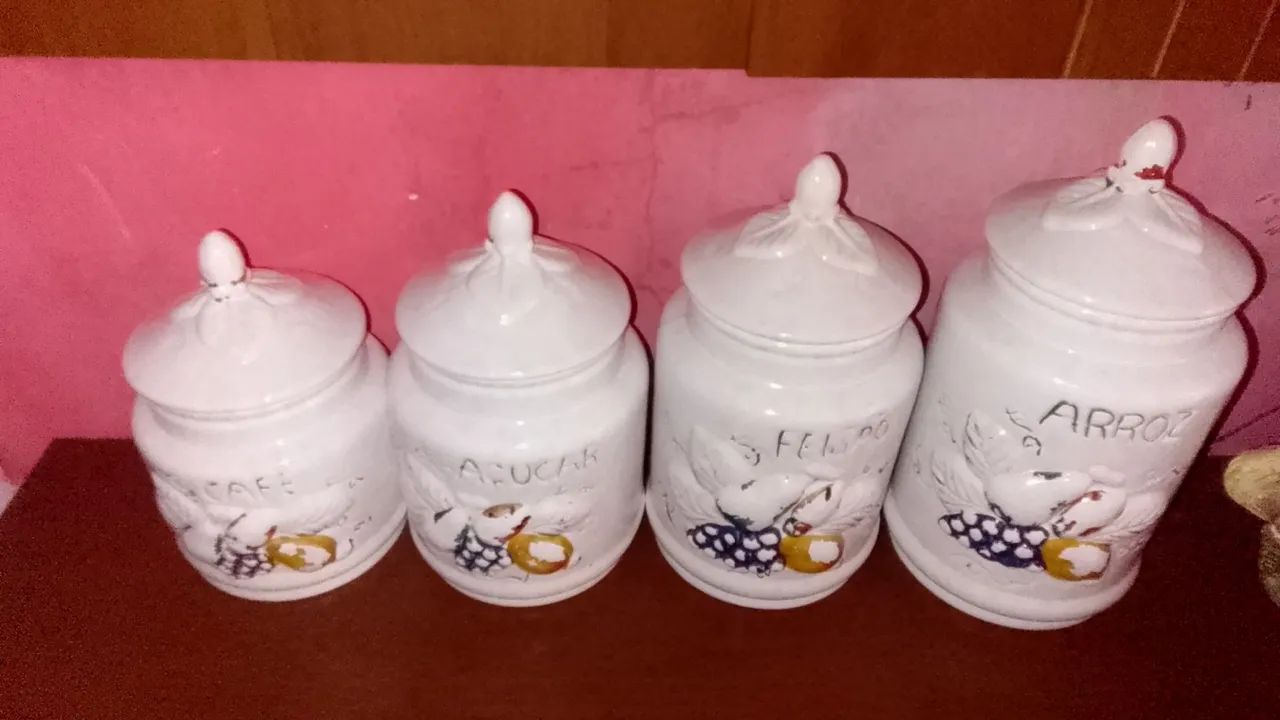 Jogo de 4 potes para mantimentos em cerâmica , Não faço entregar 